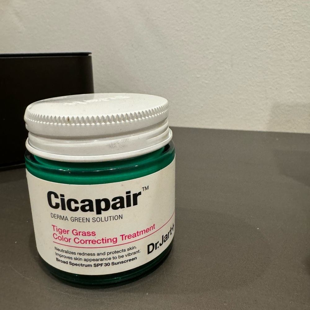 CICAPAIR™ TIGER GRASS COLOR CORRECTING TREATMENT SPF30